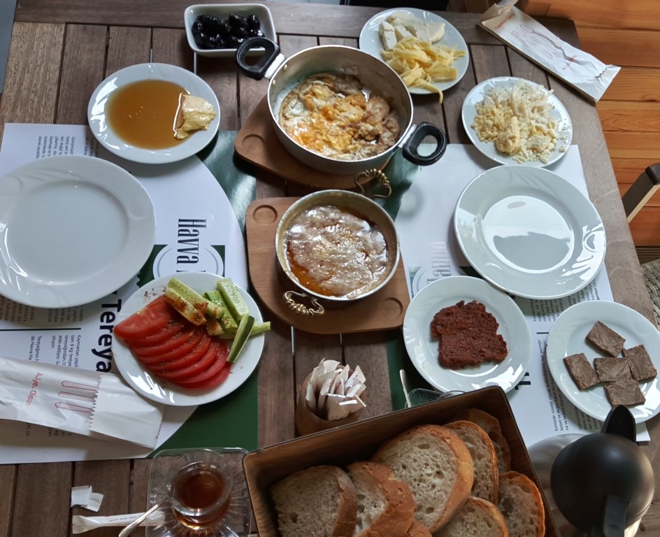 Serpme Kahvaltı Masası